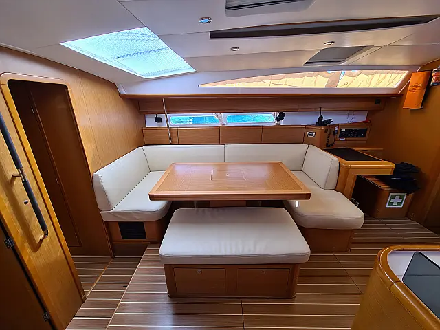 Jeanneau 53 - [Internal image]