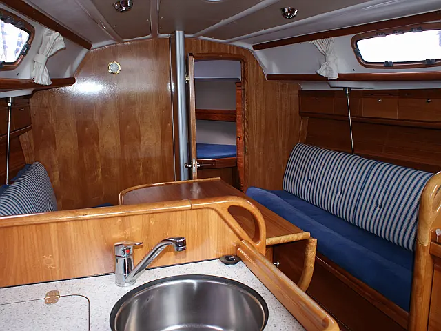 Bavaria 30 Cruiser - [Internal image]