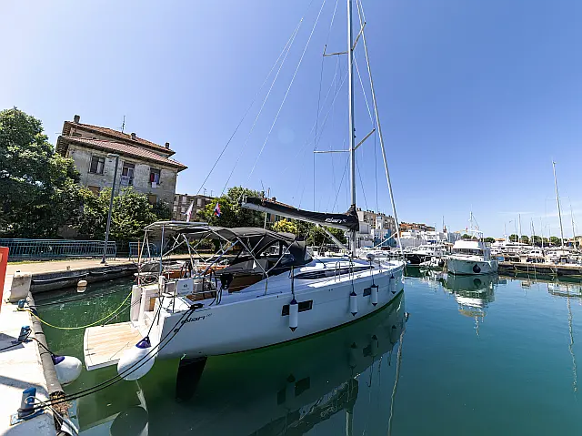 Elan Impression 45 - [External image]