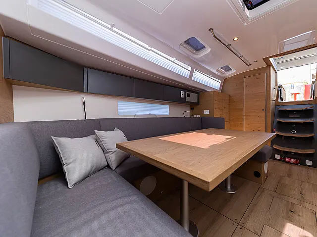 Elan Impression 45 - [Internal image]