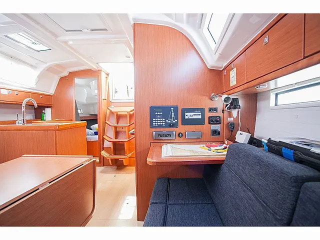 Bavaria Cruiser 37 - [Internal image]