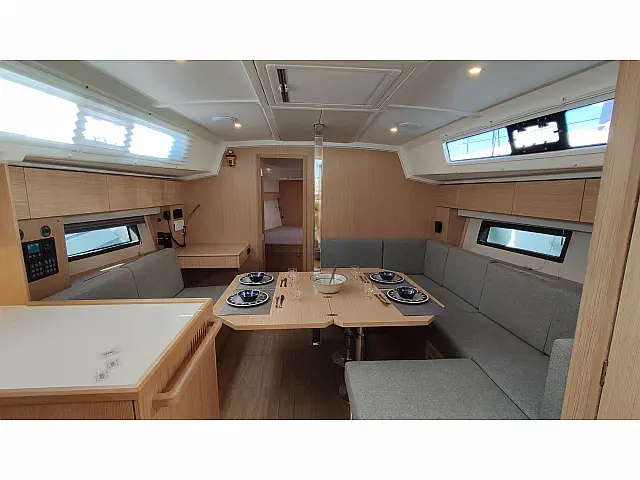 Bavaria C42 - [Internal image]