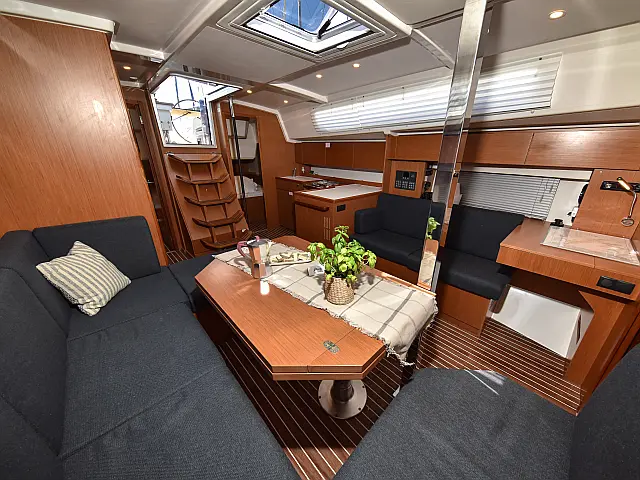 Bavaria C42 - [Internal image]