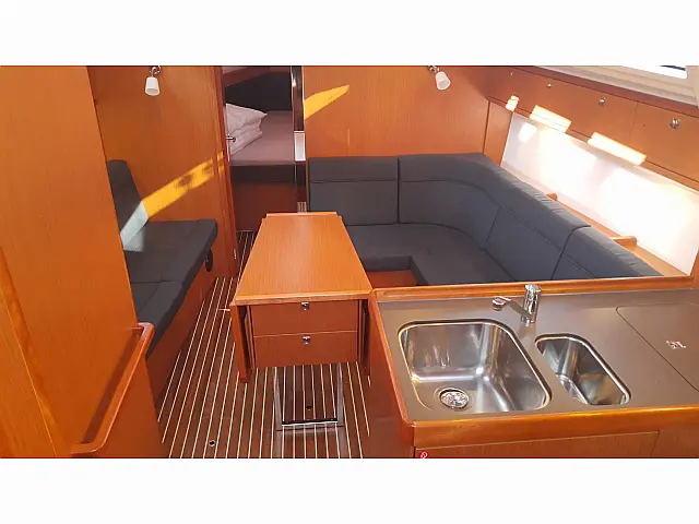Bavaria Cruiser 37 - [Internal image]
