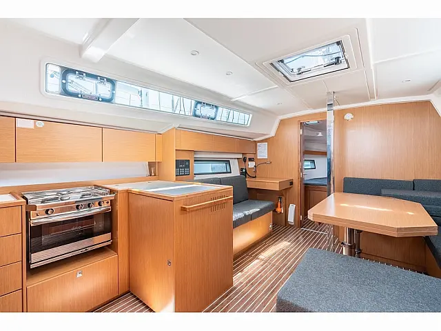 Bavaria C42 - [Internal image]