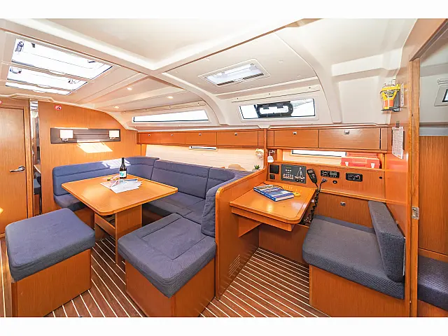 Bavaria Cruiser 41 - [Internal image]