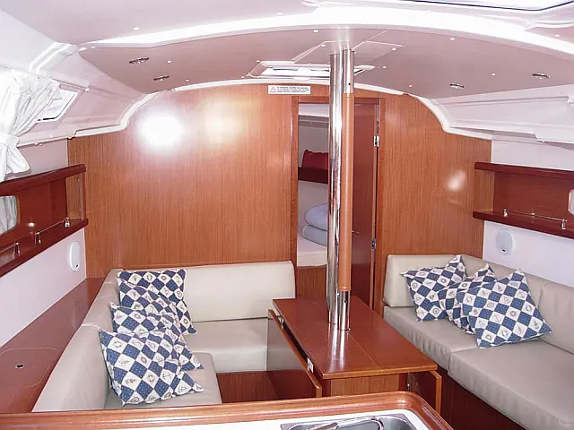 Oceanis 37 - [Internal image]