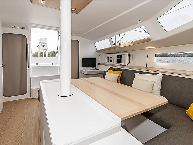 Pogo 44 - [Internal image]