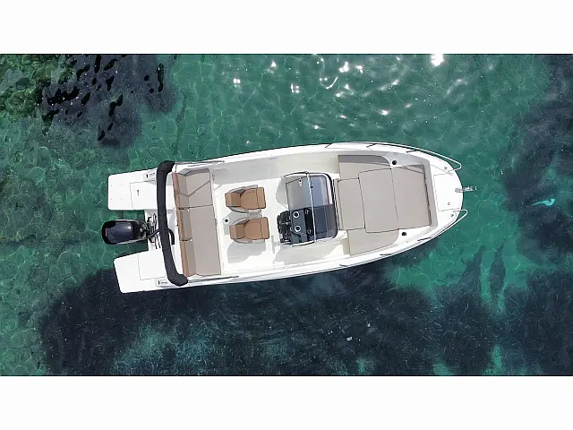 Quicksilver Activ 675 Open - [Layout image]