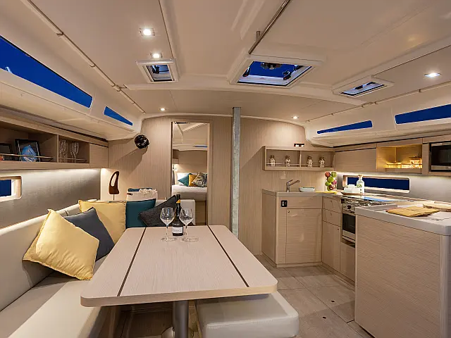 Moorings 42.3 - [Internal image]