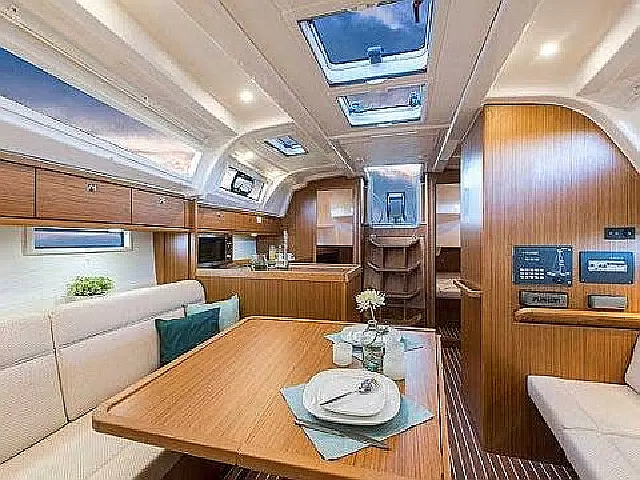 Bavaria Cruiser 37 - [Internal image]