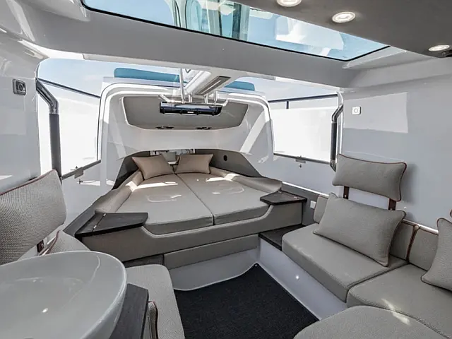 Axopar 37  Sun Top - [Internal image]