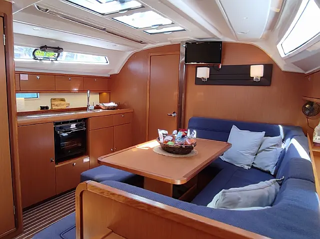 Bavaria 41 Cruiser - [Internal image]