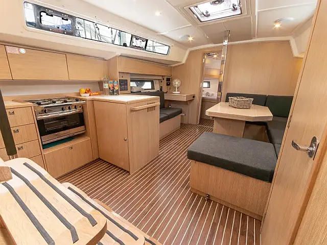 Bavaria C42 - [Internal image]