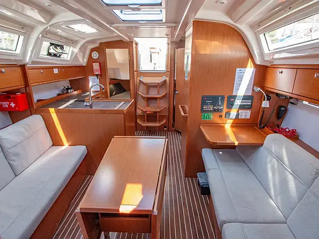 Bavaria 37 - [Internal image]