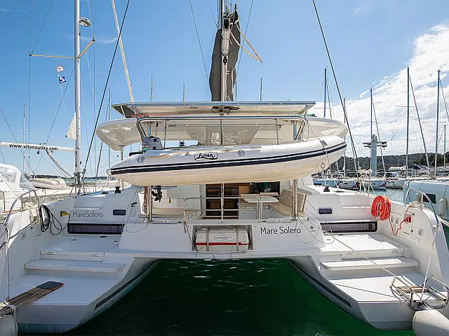 Lagoon 42 - [External image]