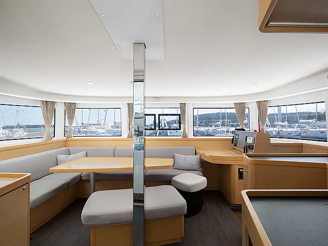 Lagoon 42 - [Internal image]