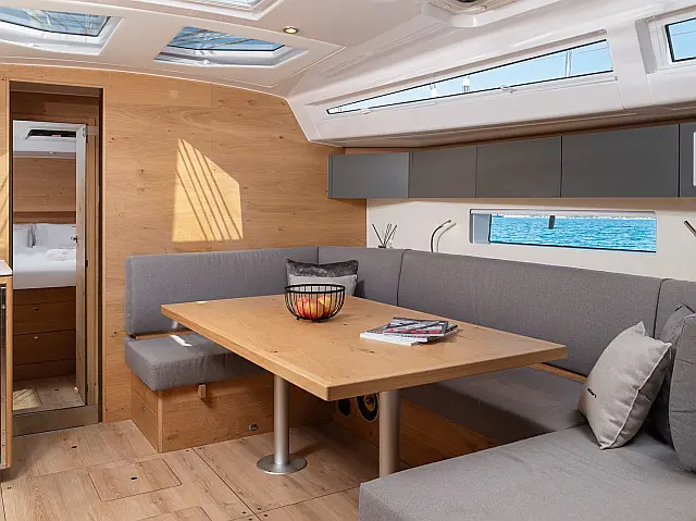 Elan Impression 45 - [Internal image]