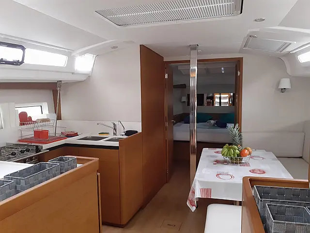 Sun Odyssey 440 - [Internal image]