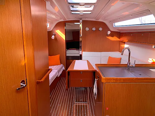 Bavaria 37 - [Internal image]