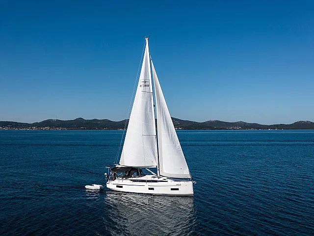 Bavaria C38 - [External image]