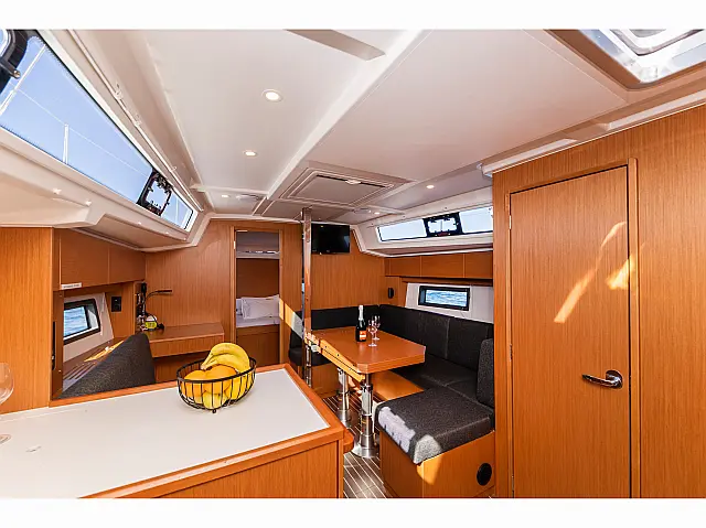 Bavaria C38 - [Internal image]