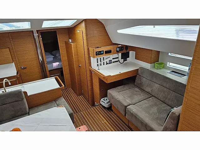 Elan 50 Impression - [Internal image]