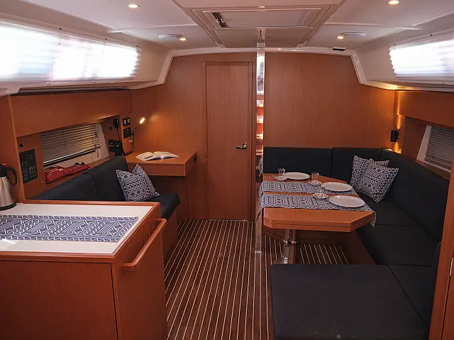 Bavaria C42 - [Internal image]
