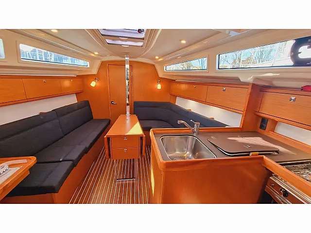 Bavaria Cruiser 34 - [Internal image]