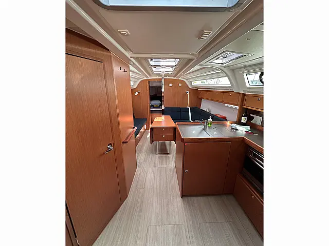 Bavaria Cruiser 37 - [Internal image]
