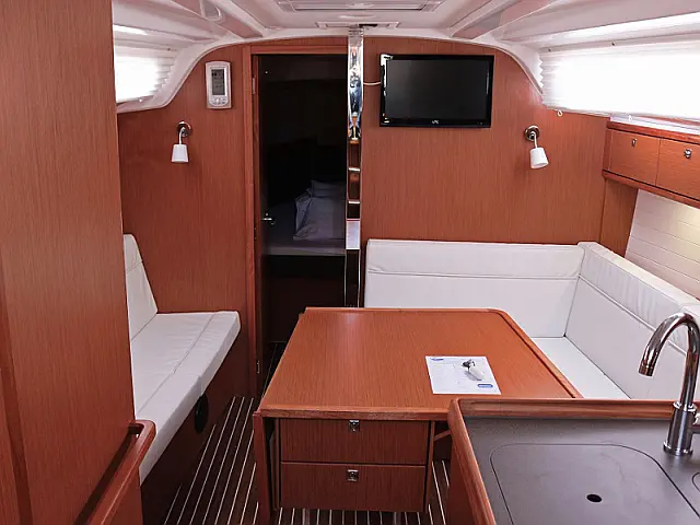 BAVARIA C 37 BT - [Internal image]