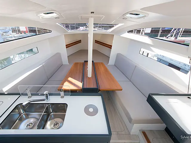 RM 970 - [Internal image]