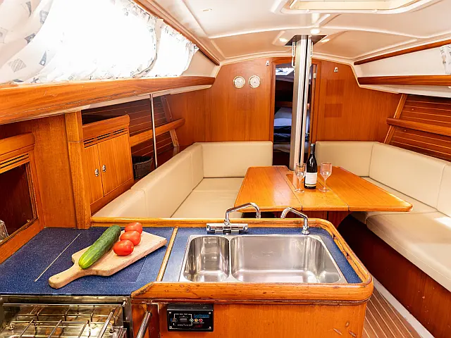 Elan 333 - [Internal image]