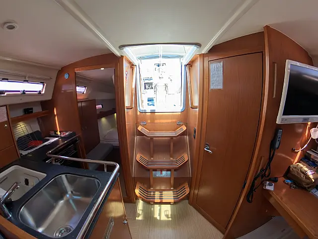 Bavaria 32 Cruiser - [Internal image]