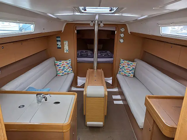Dufour 350 Grand Large - [Internal image]