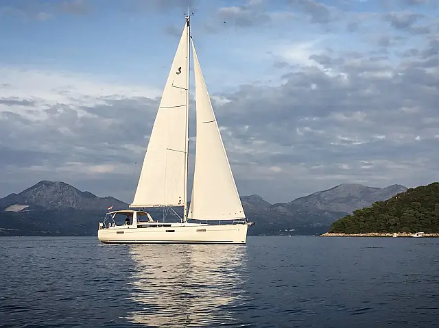 Oceanis 45 (4 cabins) - [External image]
