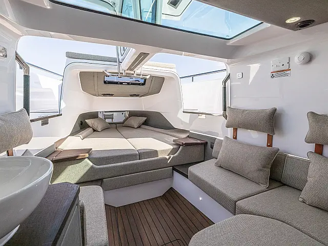 Axopar 37 XC Cross Cabin - [Internal image]