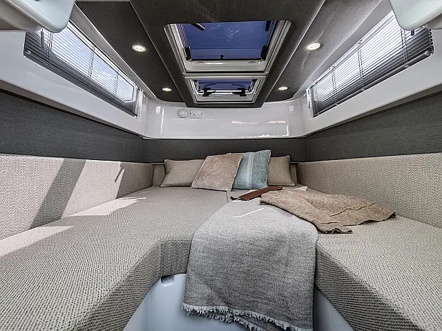 Axopar 37 XC Cross Cabin - [Layout image]