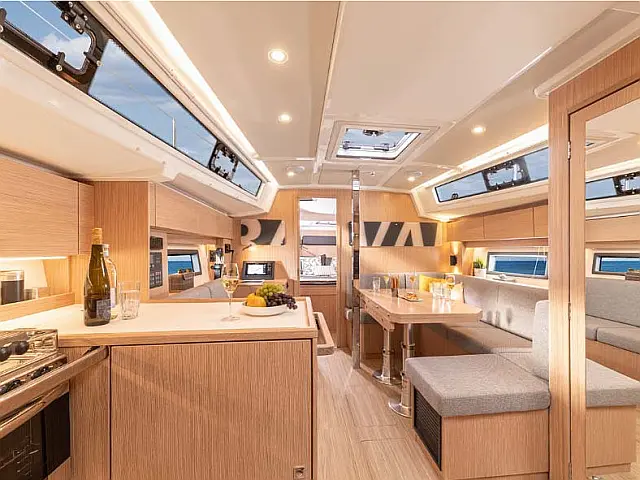 Bavaria C38 - [Internal image]