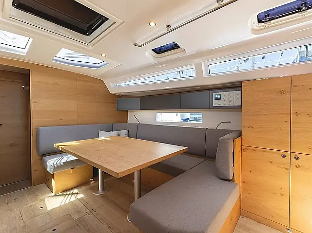 Elan Impression 45 - [Internal image]