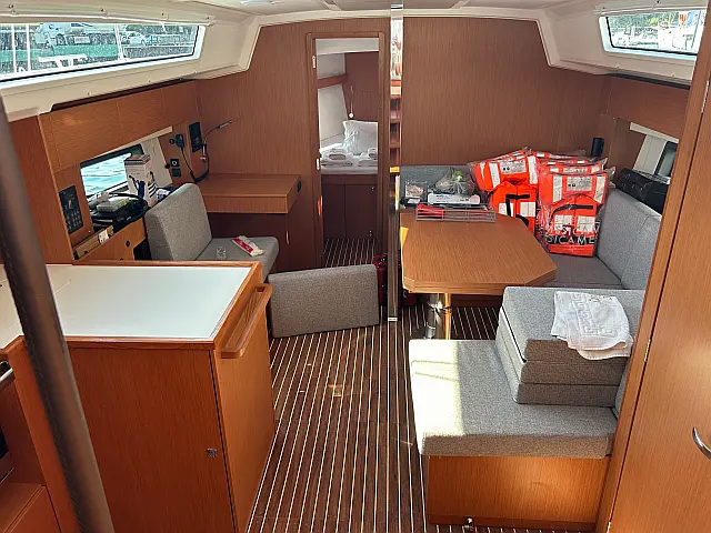 Bavaria C42 - [Internal image]