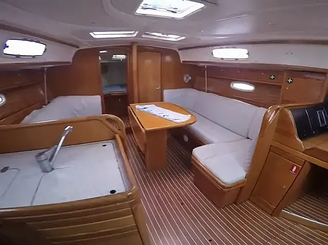 Bavaria 37 - [Internal image]
