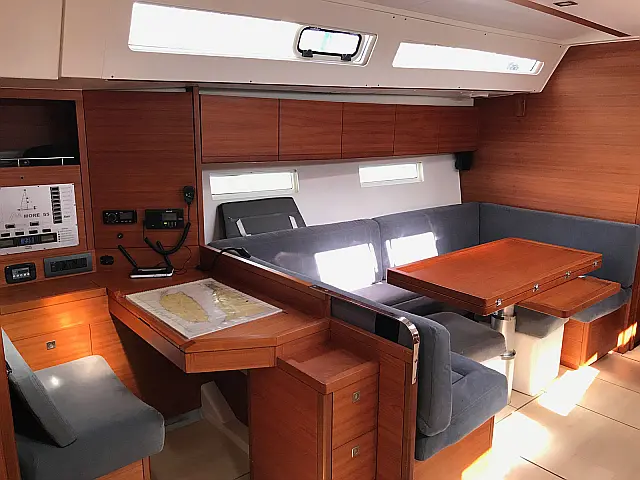 More 55 - [Internal image]