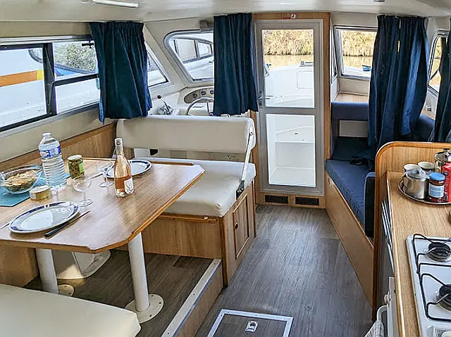 Cirrus B - [Internal image]