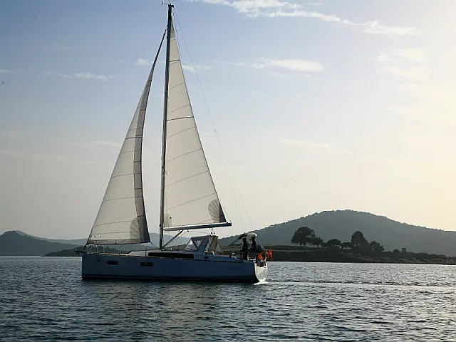 Beneteau Oceanis 38 - [External image]