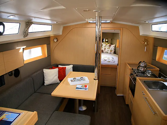 Beneteau Oceanis 38 - [Internal image]