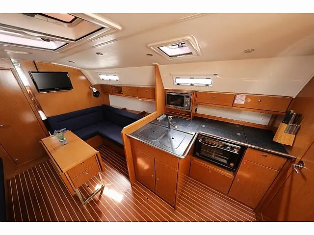 Bavaria Cruiser 36 - [Internal image]