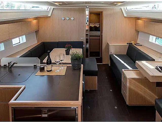 Bavaria C50 (5 + 1 cab.) - [Internal image]