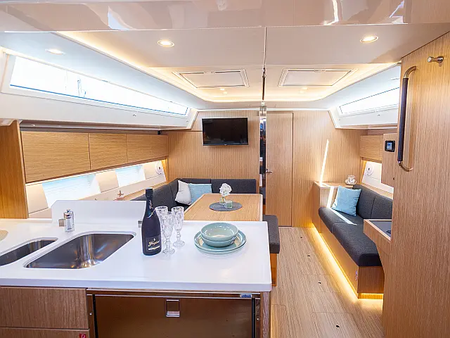 Bavaria C45 Style - [Internal image]