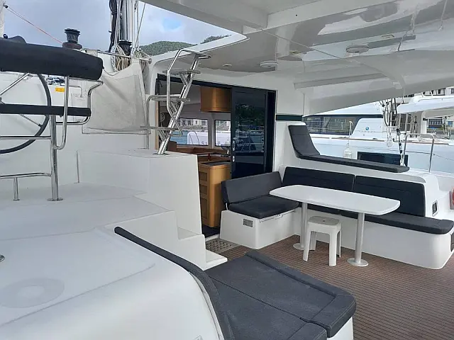 Lagoon 42 Owner - [Internal image]